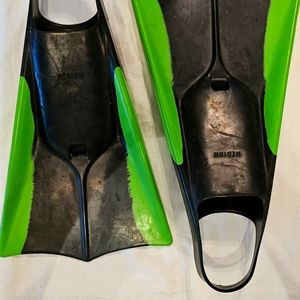Dorsal swim fins